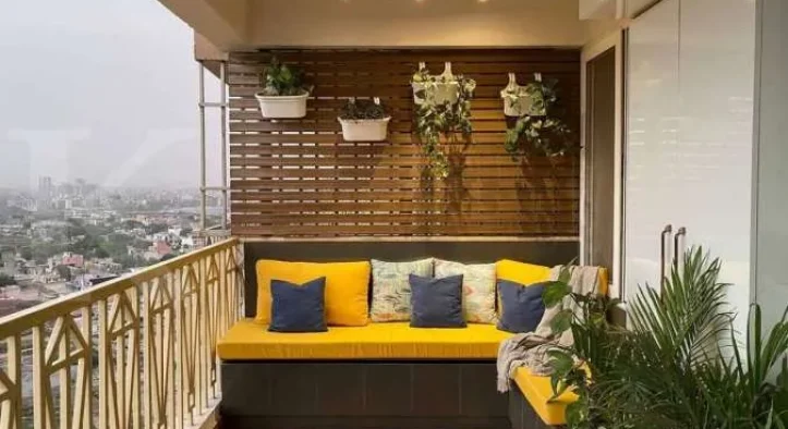 Renovasi Balkon Kecil Jadi Taman Vertikal Cantik
